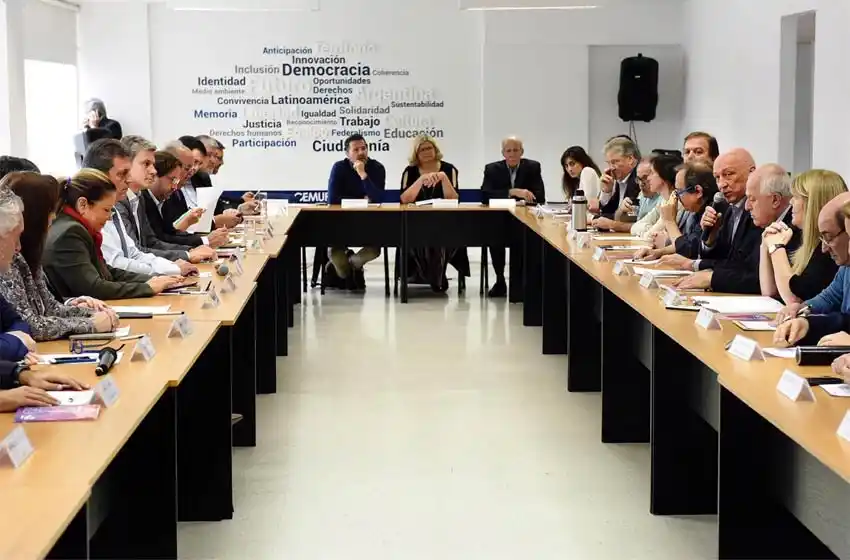 Mientras Macri estaba en Rosario, Lifschitz mantuvo un encuentro con dirigentes de la oposición