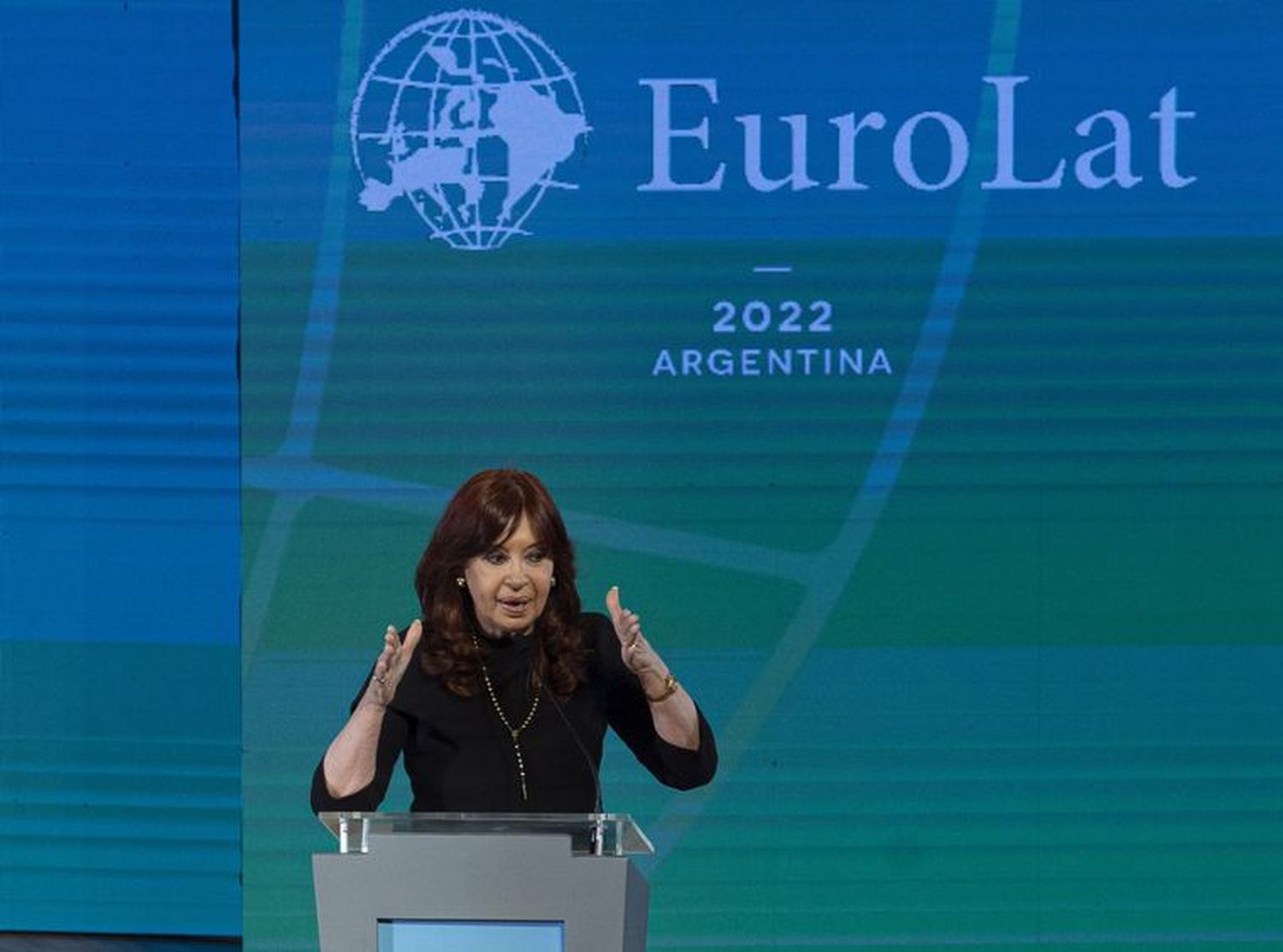 Parlamentarios europeos calificaron de “bochornoso espectáculo” el discurso de CFK