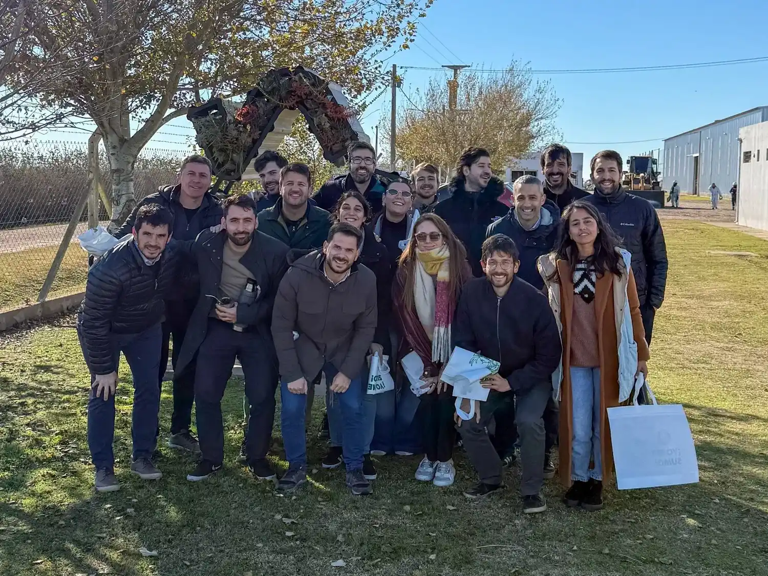 Autoridades nacionales junto al intendente Chiarella y parte de su equipo de gestión.