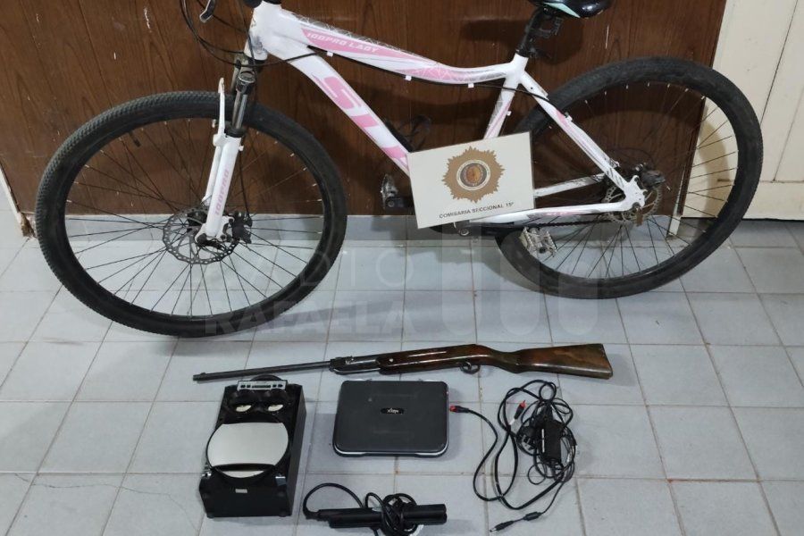 Importante tarea de investigación: encontraron una bicicleta y una computadora