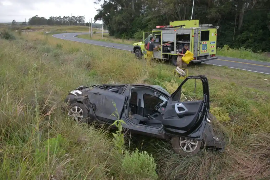 Dos personas heridas tras un vuelco en Don Bosco