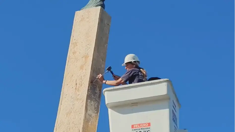 Trabajan en la restauración del monumento "Alas de la Patria"