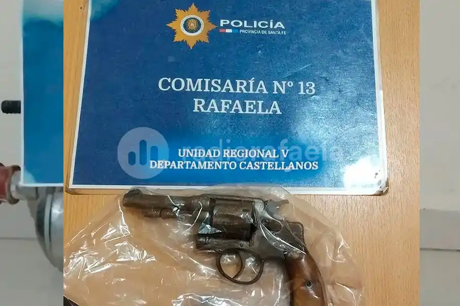 Estaba investigado por abuso de arma y le secuestraron un revolver