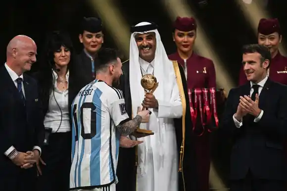 El emir de Qatar enamorado de Argentina: llegó con su yate al puerto de La Plata 