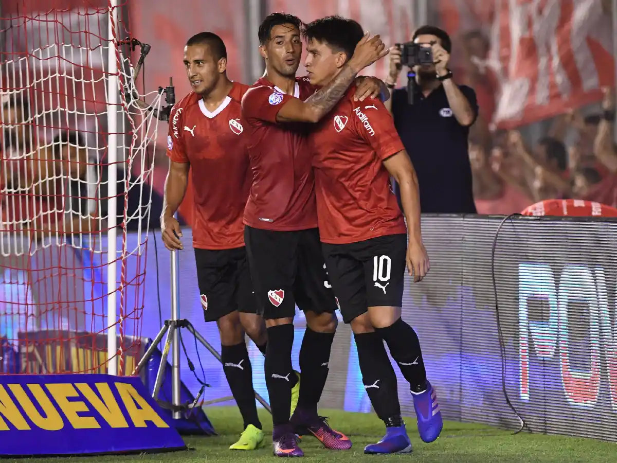 El “Rojo”, sin lucir, sumó de a tres