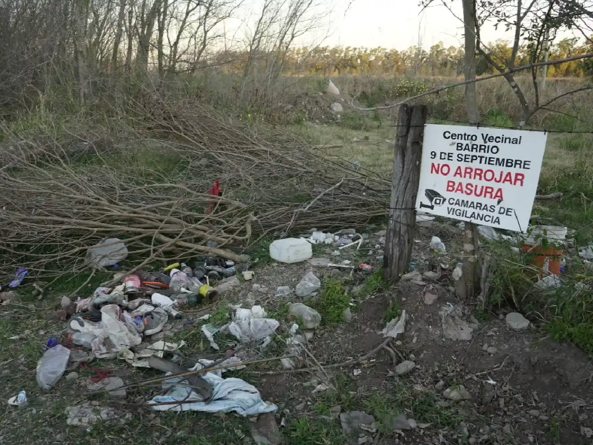 Vecinos quieren poner cámaras de  seguridad para erradicar minibasurales 