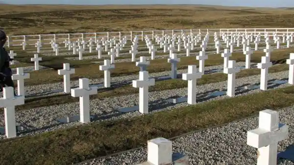 Malvinas: Comienza un proceso para identificar a los caídos