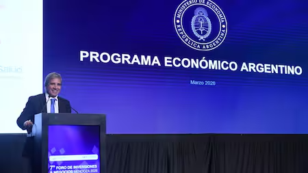 Caputo defendió la apertura comercial y cuestionó el modelo industrial de las últimas décadas