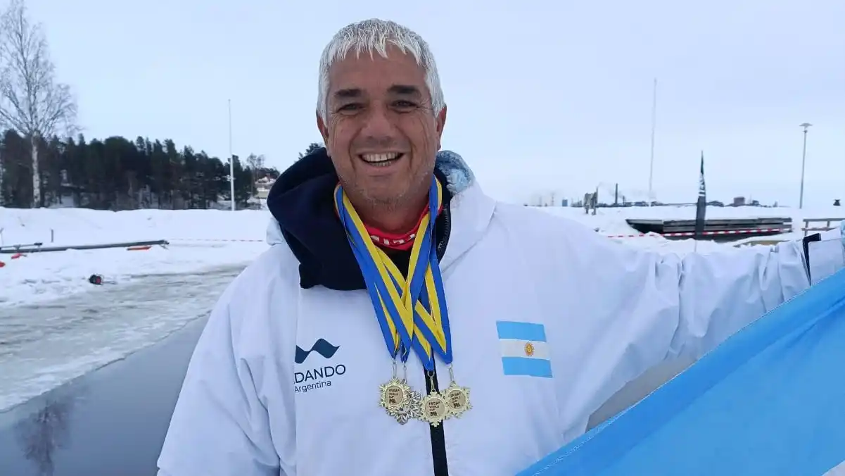 Leonardo Gaitán logró una brillante actuación en la Copa del Mundo de natación de invierno