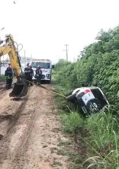 Motociclista embiste a peatón y se da a la fuga