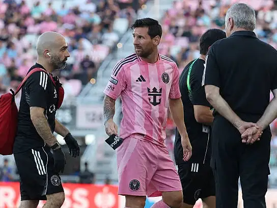 Messi, en el momento de retirarse lesionado.
