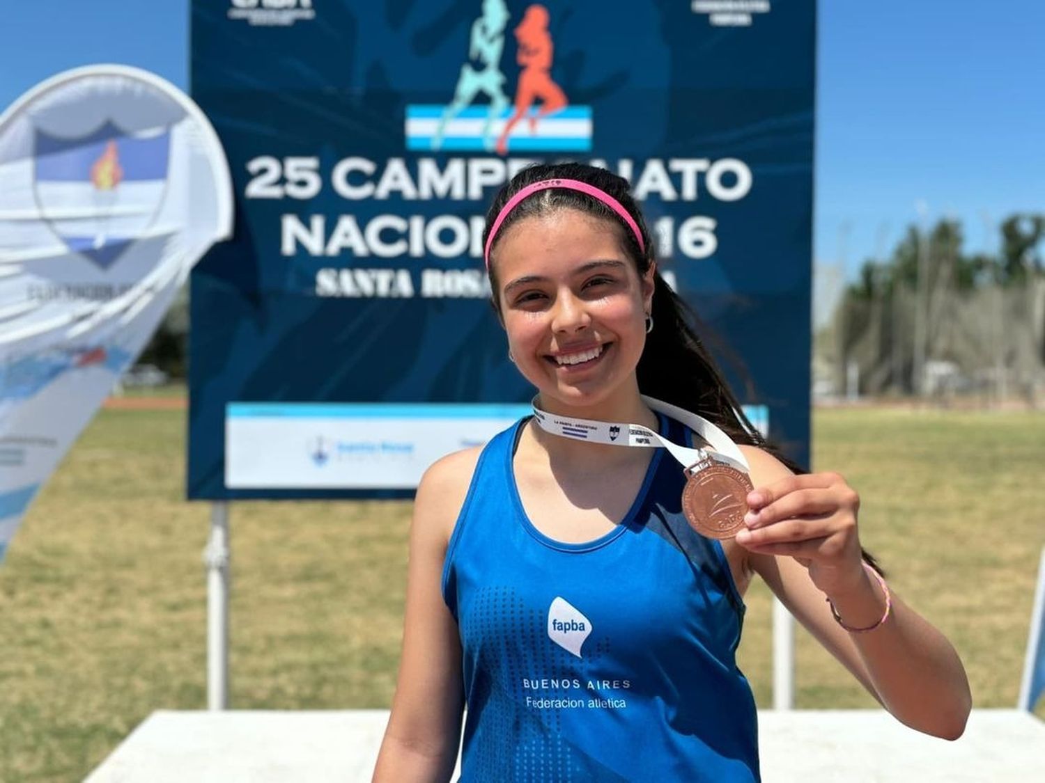 Paula Rizzi con su medalla de bronce