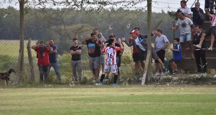Paraná hizo un partido casi perfecto y llega  con ventaja a la vuelta
