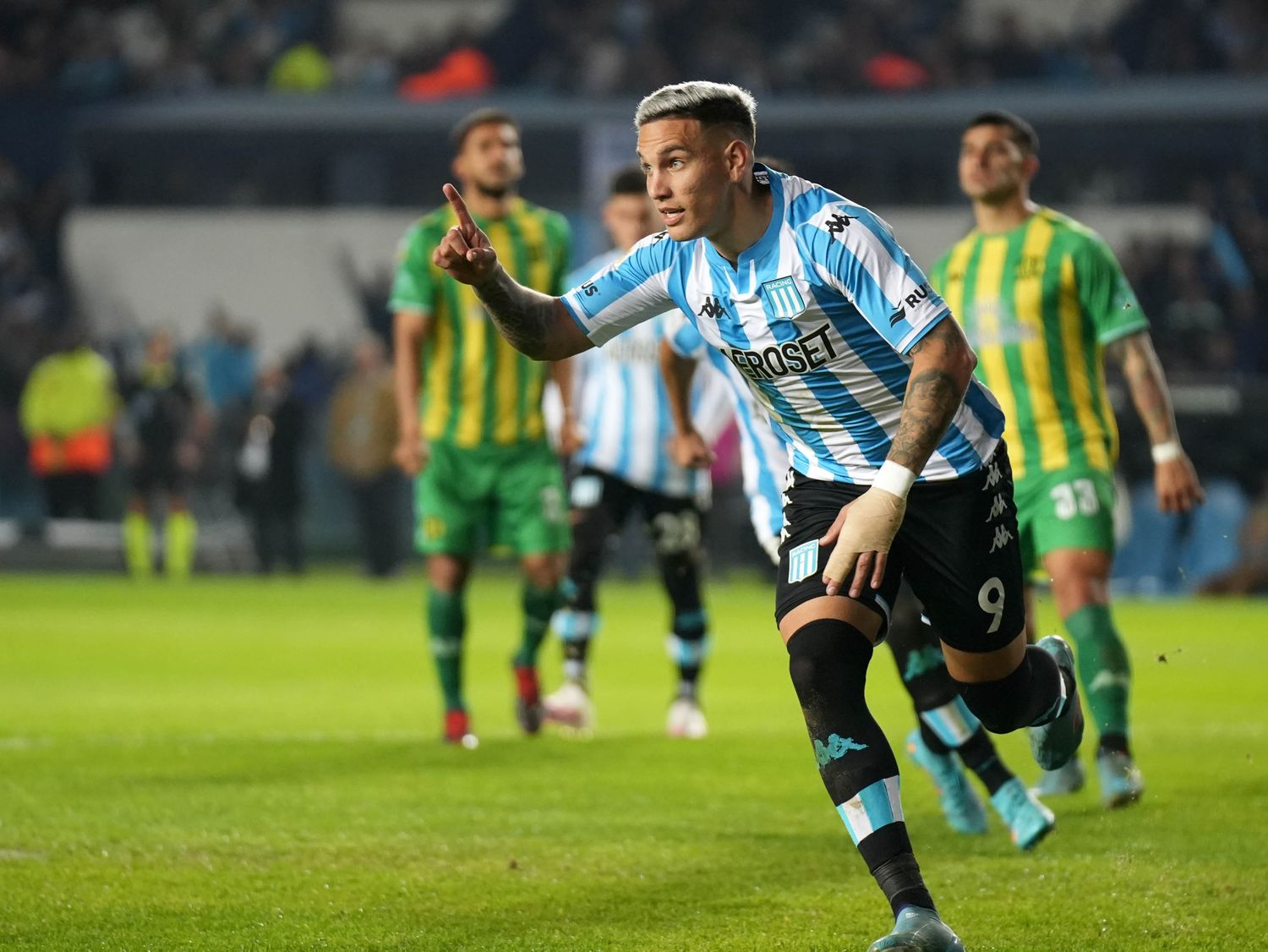 Racing afronta un duelo de punteros que es clave