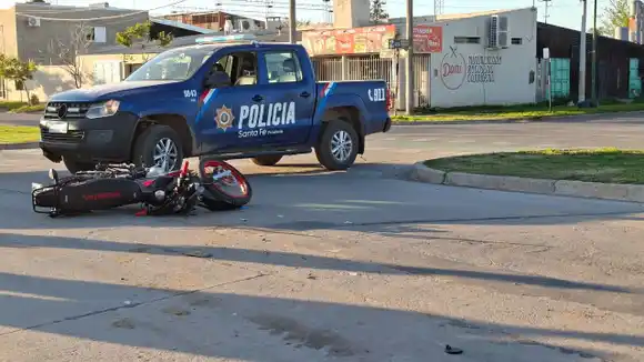Siniestro vial en Rafaela: un motociclista resultó herido al chocar sin casco