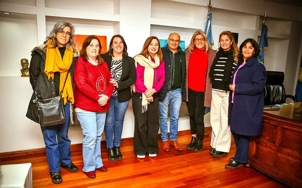 En Balcarce. Reino junto a la ministra y funcionarias de la Mesa Local