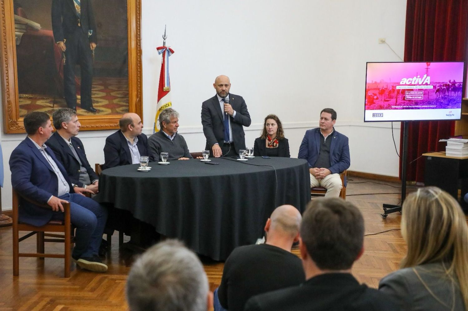 La firma del convenio se realizó en el Salón Blanco de la Municipalidad de Esperanza