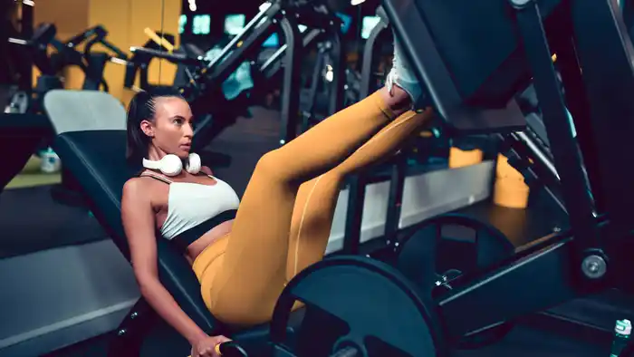 El peso muerto exige técnica y control para evitar lesiones/ DeporteGlam