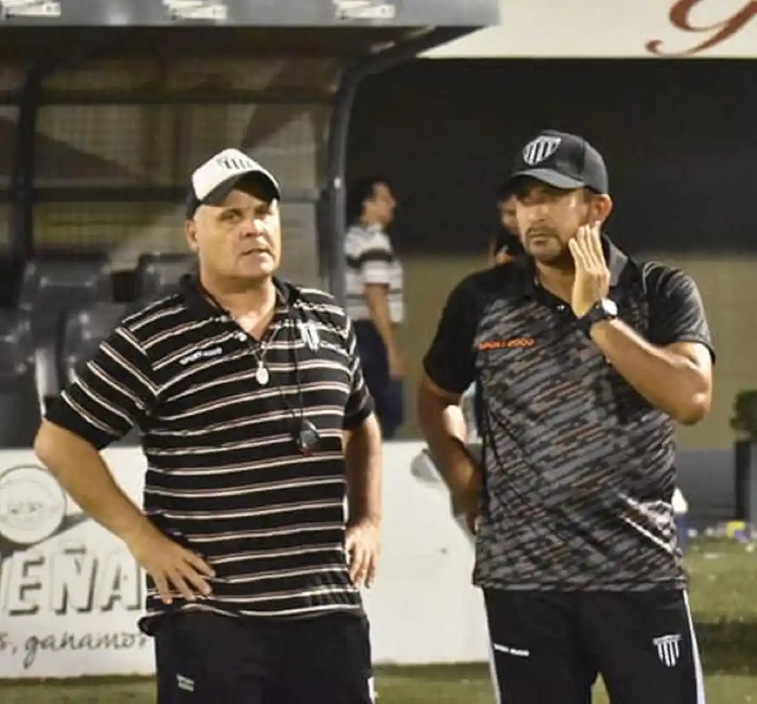 Sorpresa: Norberto Acosta dejó de ser el técnico de Chaco For Ever