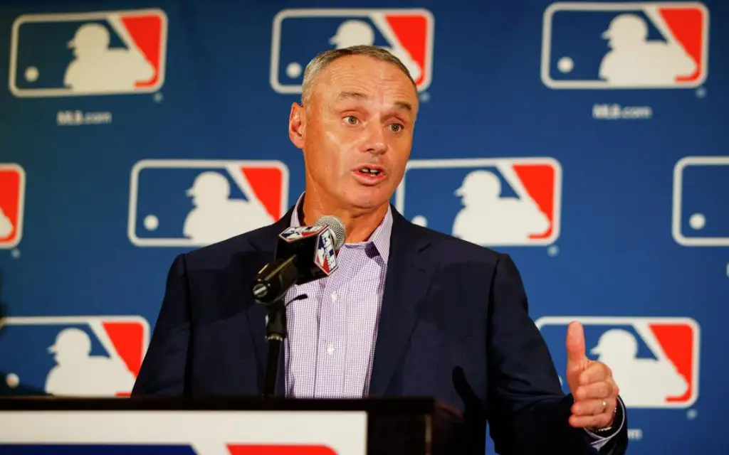 Una ola de contagios pone en jaque a la MLB
