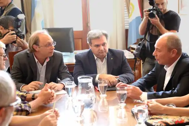 “Ningún trabajador estatal percibirá un sueldo inferior a 10 mil pesos”