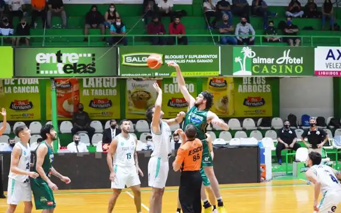Gran triunfo de Estudiantes en el �SGigante Verde⬝ por 77 a 75