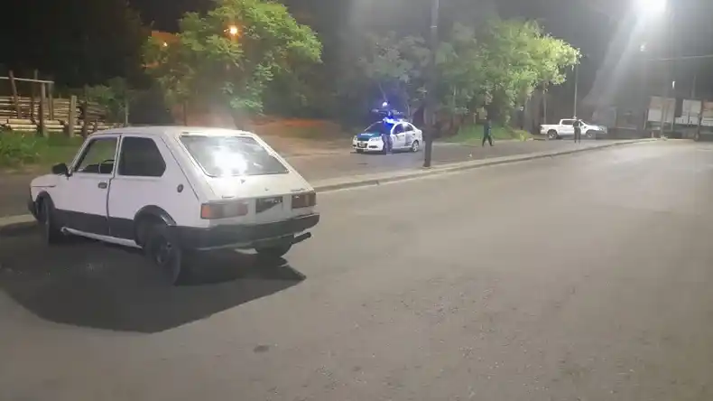 Una joven salió despedida del auto de su novio y fue internada de urgencia