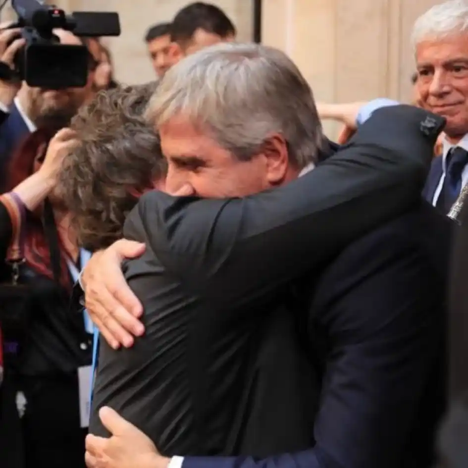 Milei celebró el dato de la inflación de mayo y definió a Caputo como el ministro "más grande de la historia"