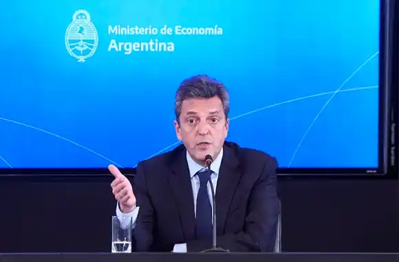 Massa pidió a los empresarios generar dólares para "robustecer" al país