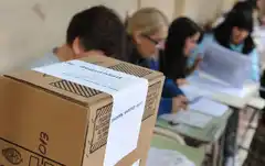 Elecciones: Convocan a vacunarse a quienes hayan sido designados autoridades de mesa