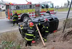 Una joven sufrió lesiones graves tras el vuelco de la camioneta en la que circulaba