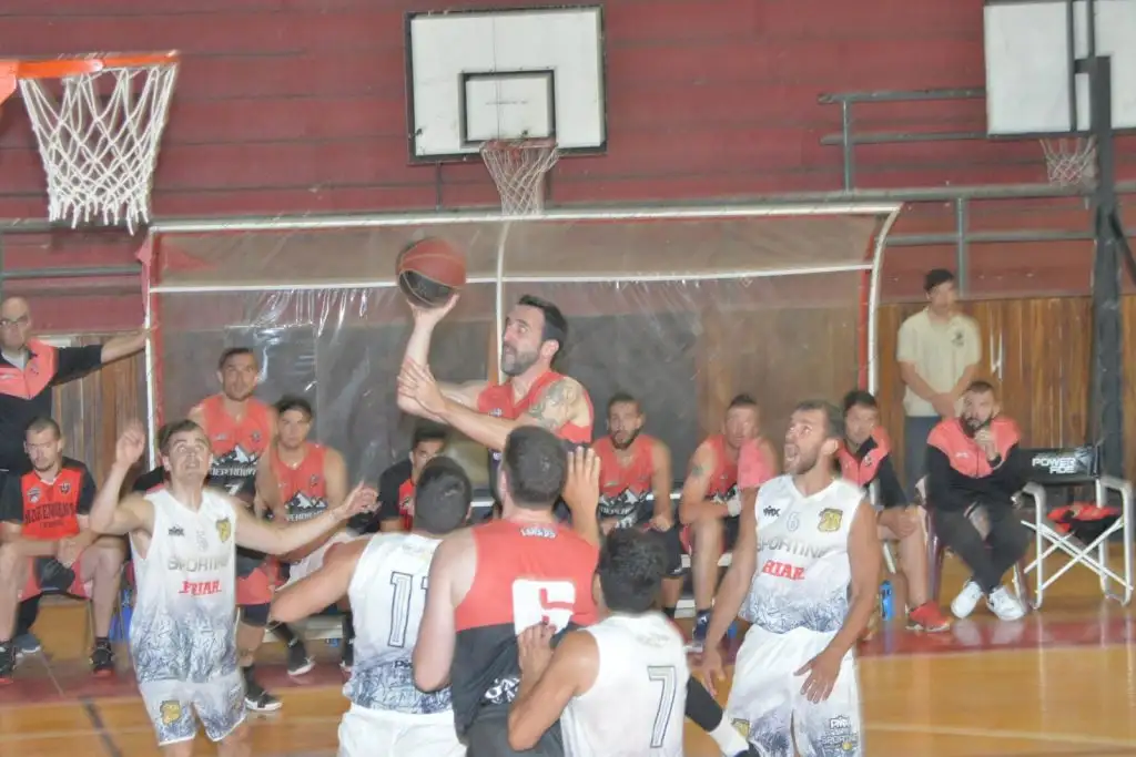 Regatas ganó el clásico con  lo justo y es el único invicto