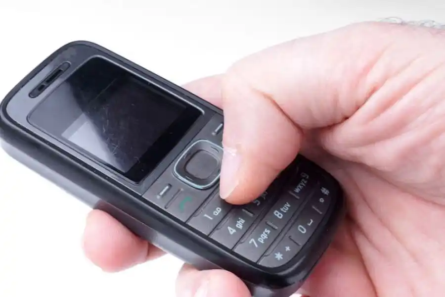 Seis meses con un celular dentro de su estómago