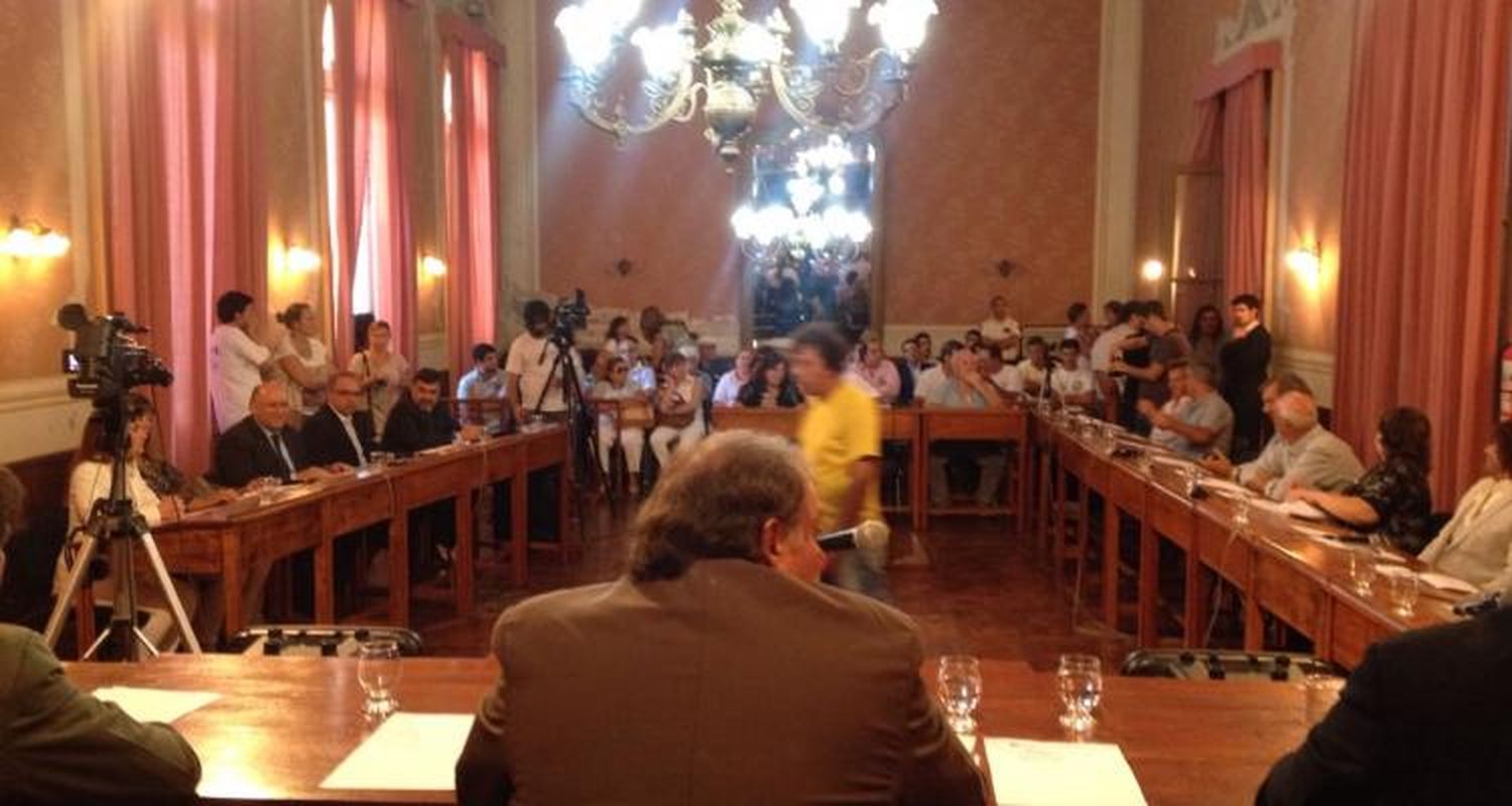 Así fue la sesión para aceptar la renuncia de Guacone