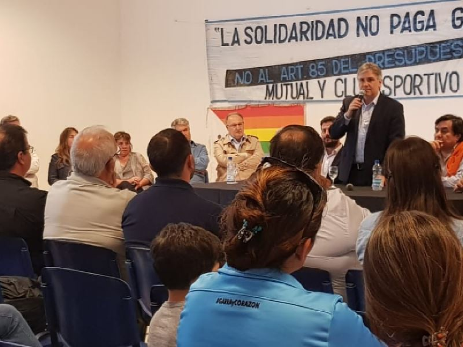 “No podemos meterle un tiro en la cabeza a cooperativas y mutuales, esencia de los pueblos”