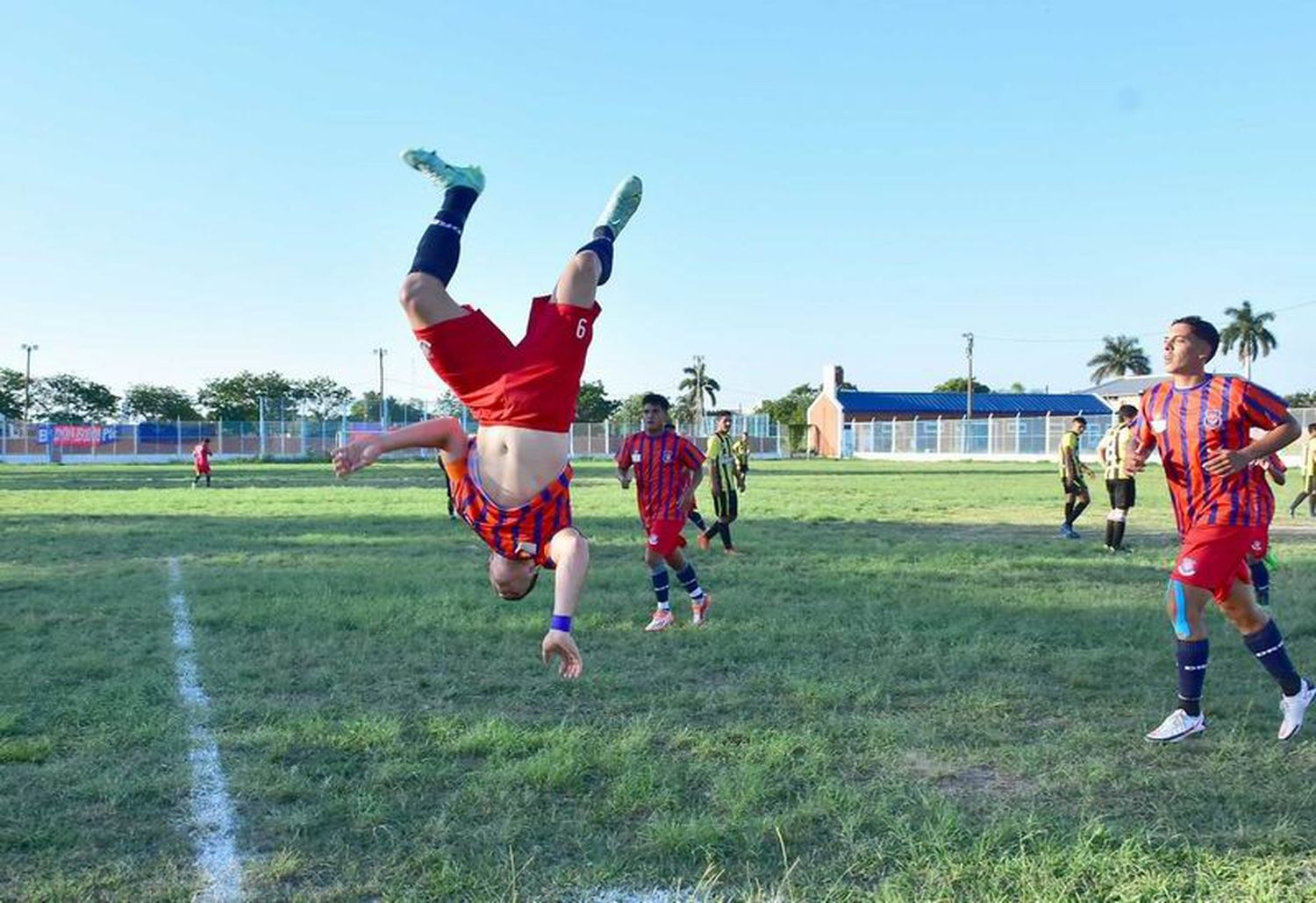 1º de Mayo superó a Guaraní
con un triplete de Romero