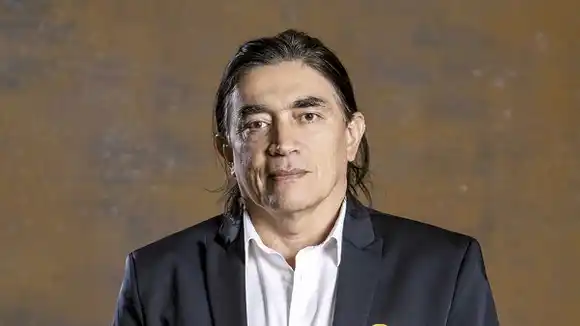 Senador Gustavo Bolívar intentó explicar cómo votar y terminó siendo ejemplo de cómo no hacerlo