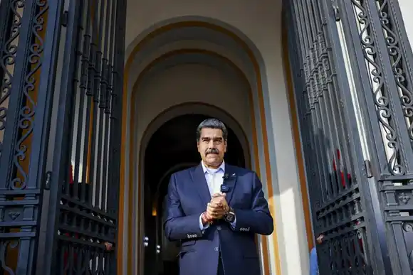 Maduro dice que aviones vinculados al narcotráfico volaron a Venezuela en medio del despliegue de EE.UU.