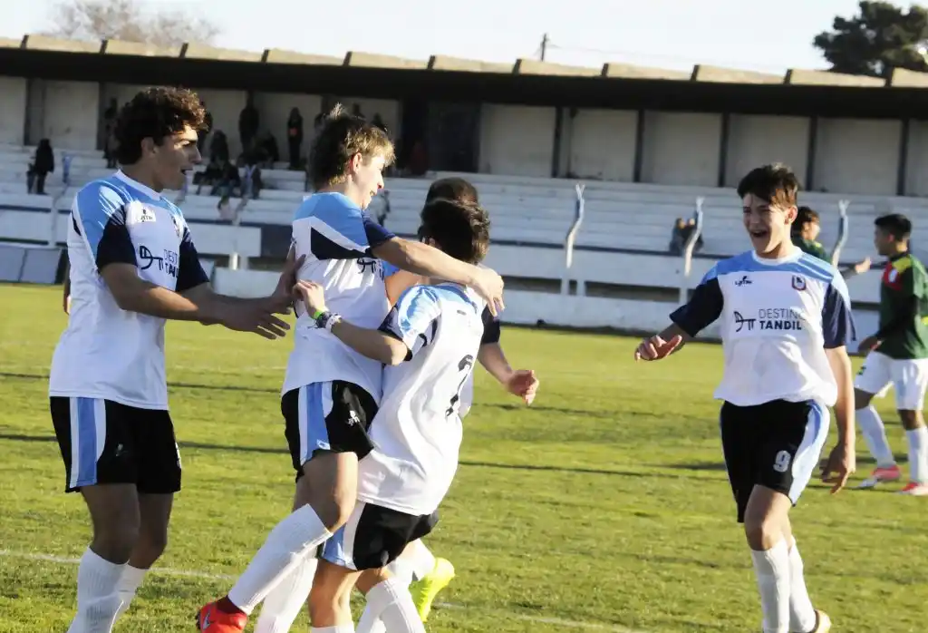 Las selecciones de Tandil se presentan junto al mar