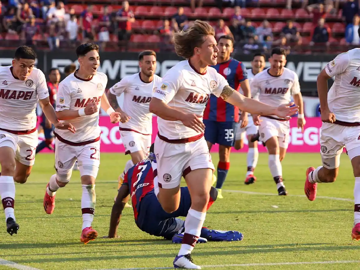San Lorenzo perdió y se fue silbado