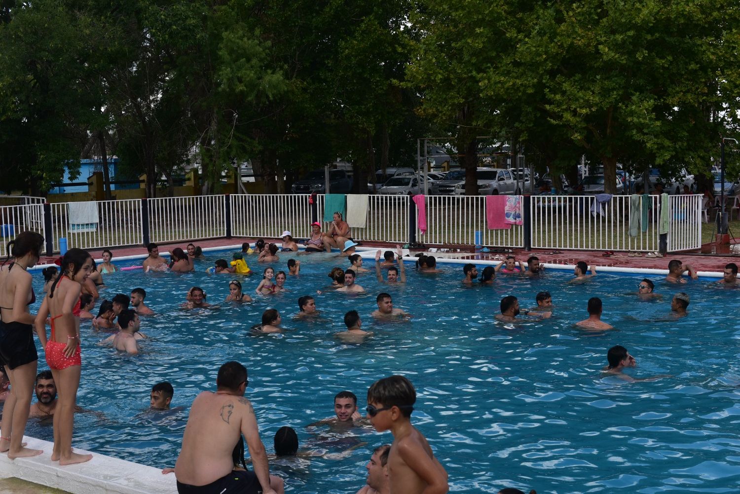 Los clubes se prepararon para recibir una nueva temporada de pileta.