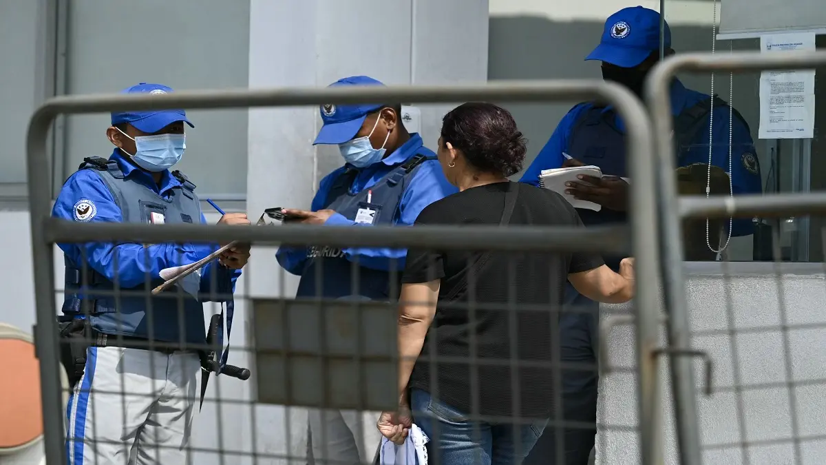 GUAYAQUIL HUELE A MUERTE: la violencia en Ecuador atiborra de cuerpos la morgue de la ciudad