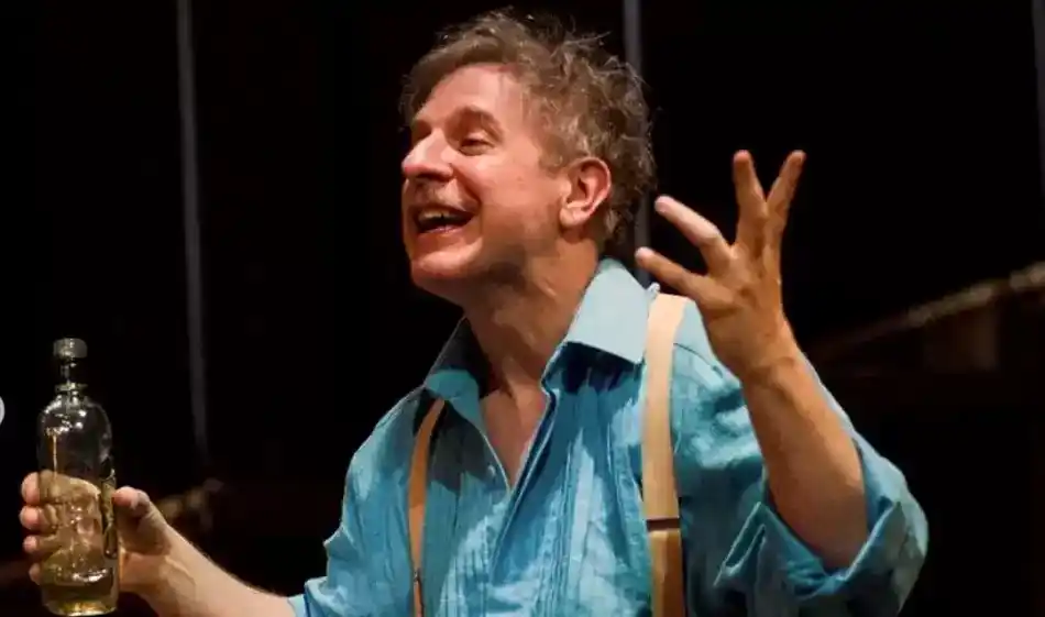 El actor interpreta al hijo de Arturo Puig en la adaptación del texto de Eugene O'Neill.