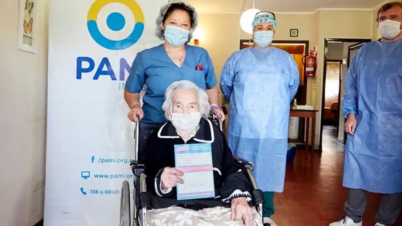 Con 113 años fue vacunada contra el Covid