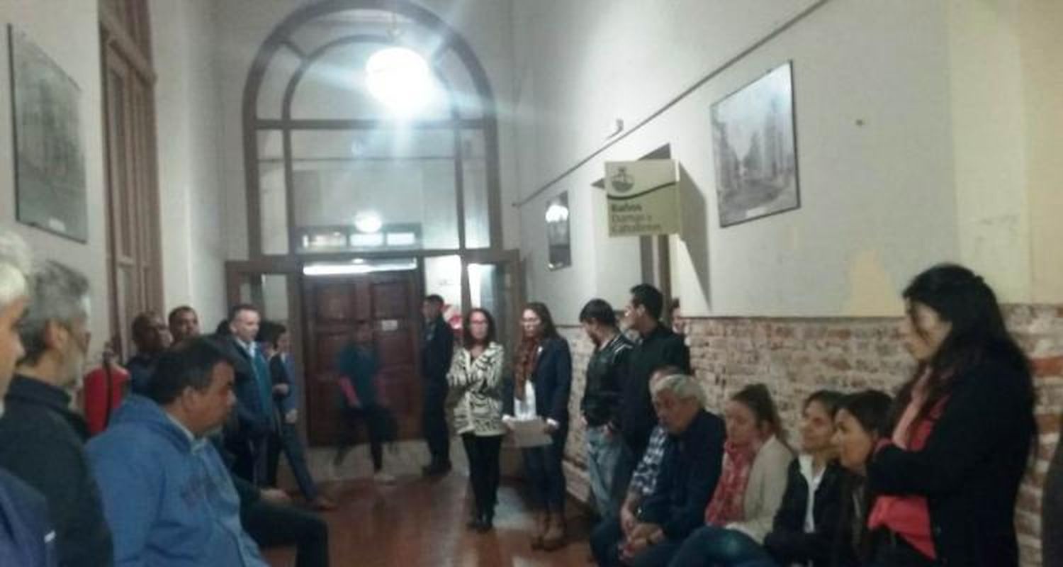 El gobierno convocó a los sindicatos municipales para discutir aumento de salario