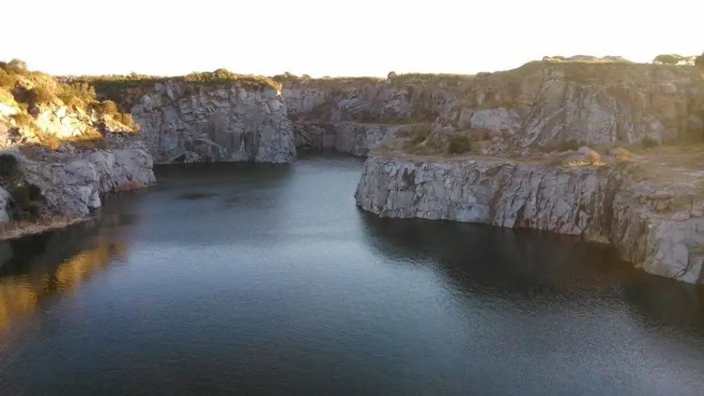 El proyecto propone bautizar el nuevo espacio como “Geoparque Tandilia y los Picapedreros”.
