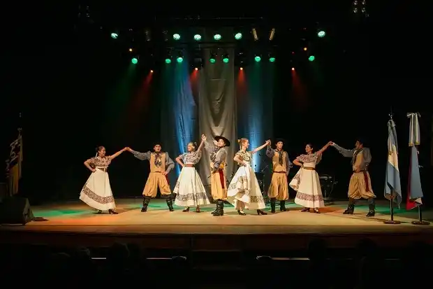 Ballet El Lazo festeja su 40º aniversario