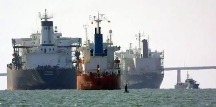 Empresas chinas dejarían de usar buques petroleros vinculados a Venezuela por temor a sanciones de EE.UU.