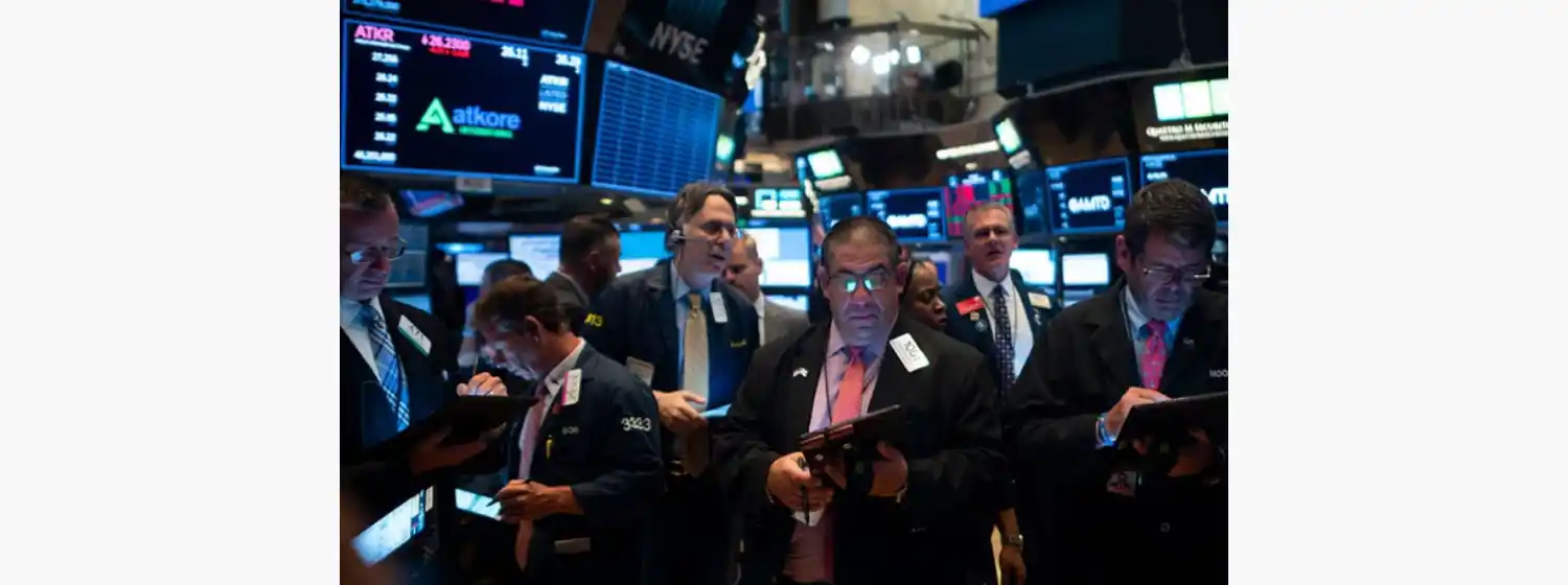 Wall Street y las bolsas europeas caen con fuerza arrastrados por las bajas en el sector bancario