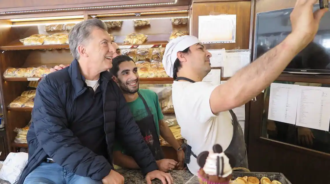 A una semana de las elecciones, Macri encabezó un timbreo en Necochea